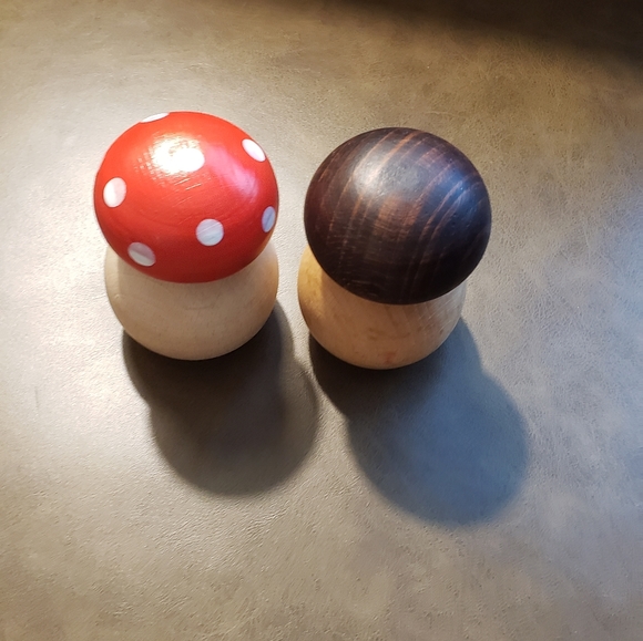 x2 NWT Handmade Wooden Mushroom Nutcrackers Made in EuropeRed Polka Brown Tan - Picture 7 of 16